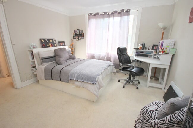 Bedroom - Oakland Apartments