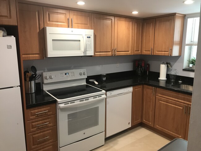 Building Photo - 9375 Fontainebleau Blvd Unit L219 Rental