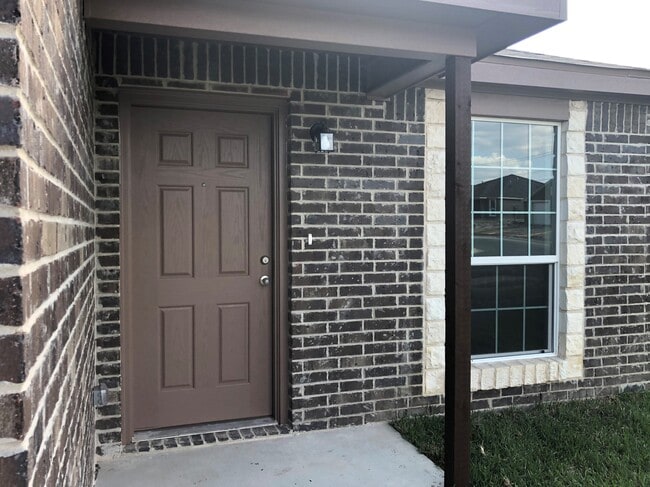 Photo - 5708 Lariat Ct Unit #B