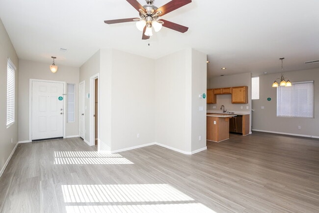 Photo - 671 Baffin Island Rd