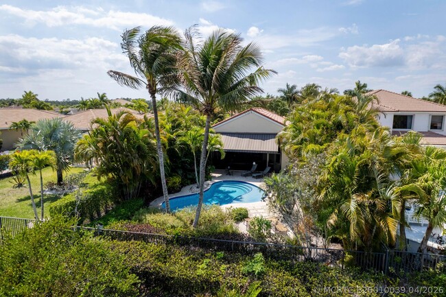 6700 Fox Hollow Dr
