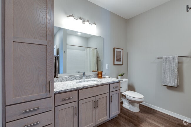 2BR, 2BA - 1119SF - Bathroom 2