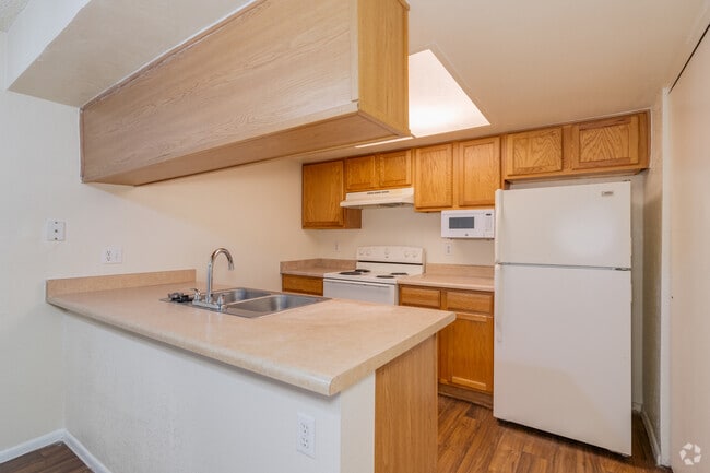 2BR, 2BA - 890SF - Kitchen