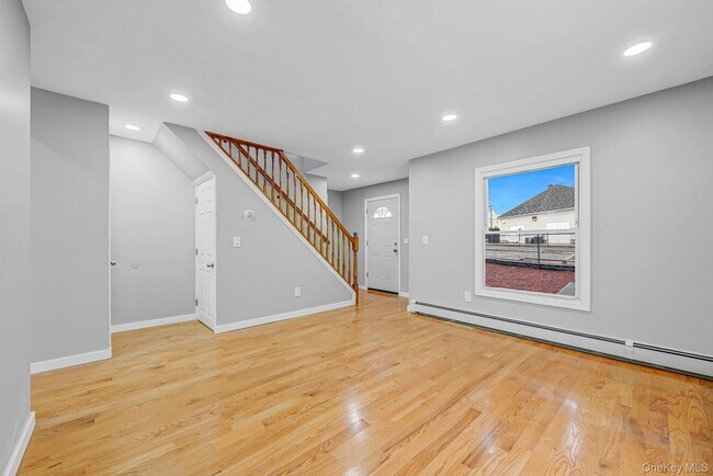 Photo - 78 S Franklin St