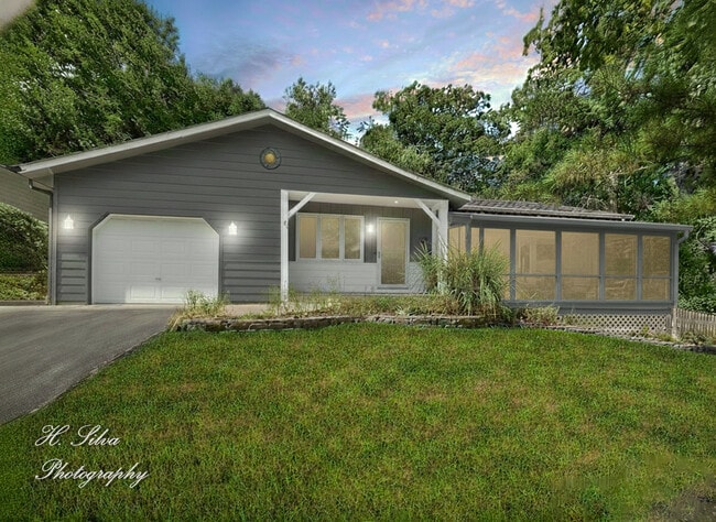 Building Photo - 224 Hickory Rd