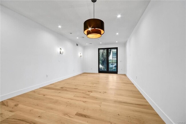 Photo - 10352 Riverside Dr Unit 102A