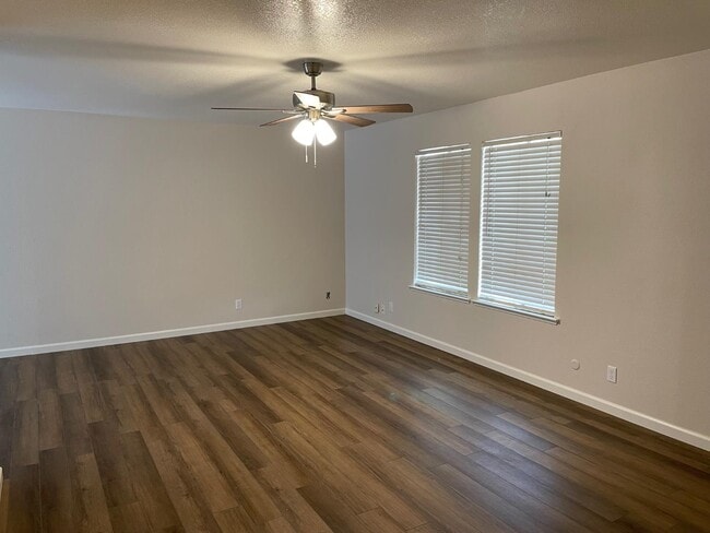 Photo - 363 Florinda St