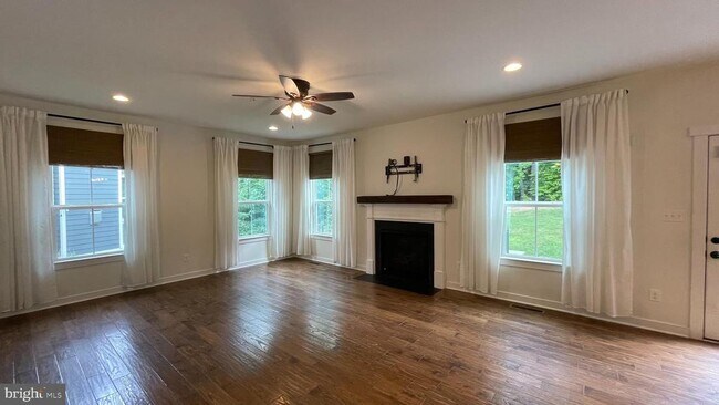 2309 Harmsworth Dr