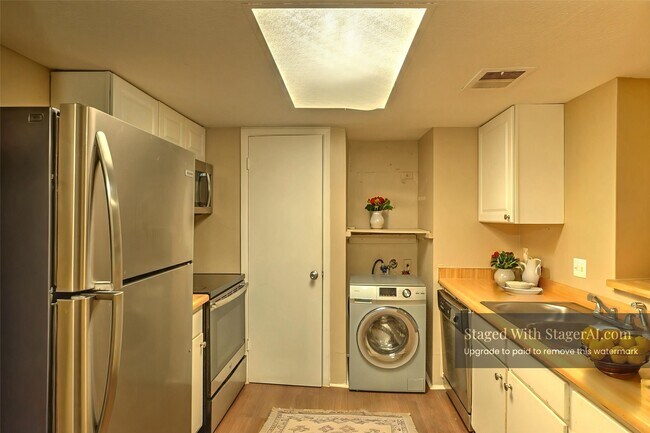 Photo - 9009 Richmond Ave Unit 203