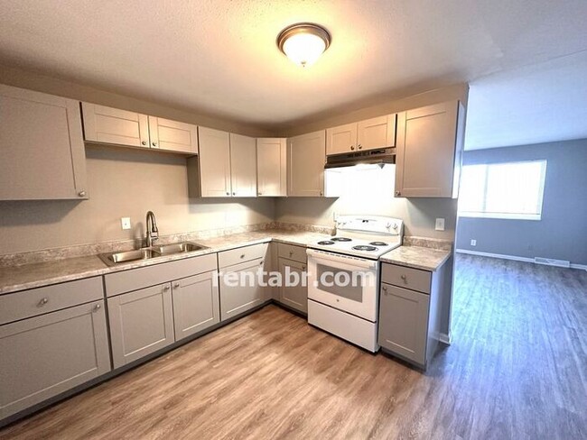 Photo - Remodeled & Ready for Move in! Centrally L...