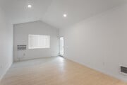 2BR, 2BA - 1,089SF