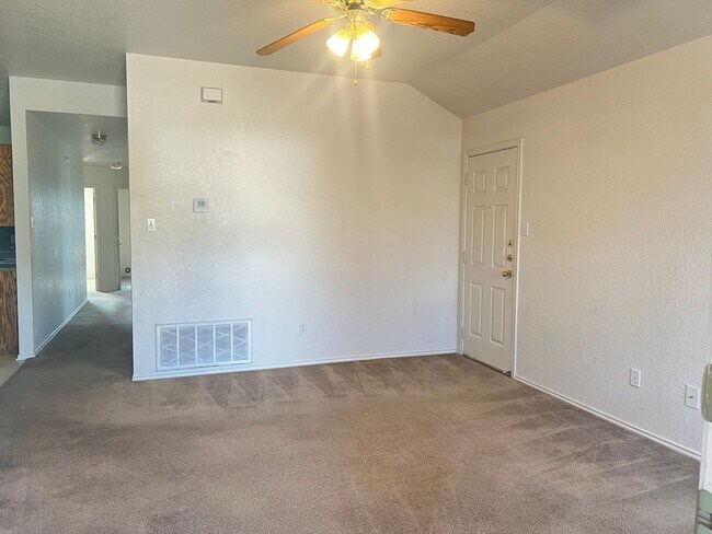 Photo - 2608 Edgefield St Unit B
