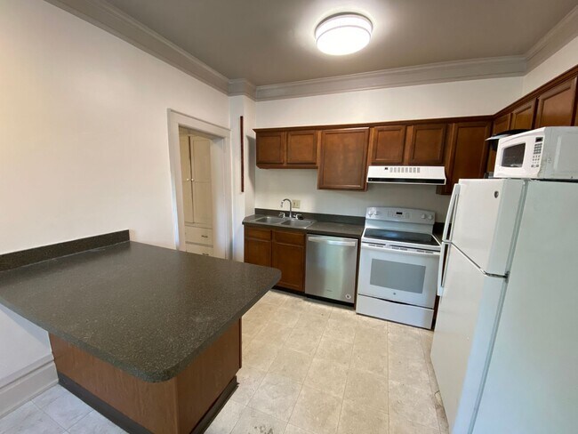 Photo - Neil Ave 1069-1073 BSS Unidad 1069