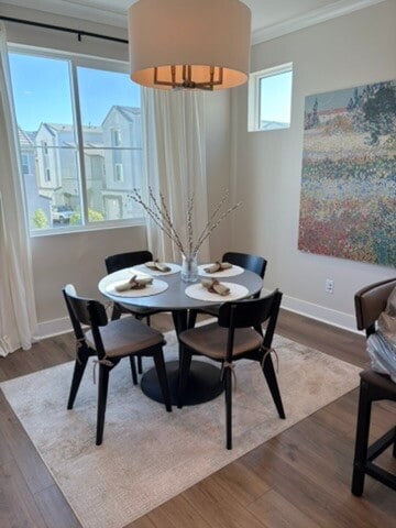 Comedor con mucha luz y privacidad. - 2241 Horseback Rd