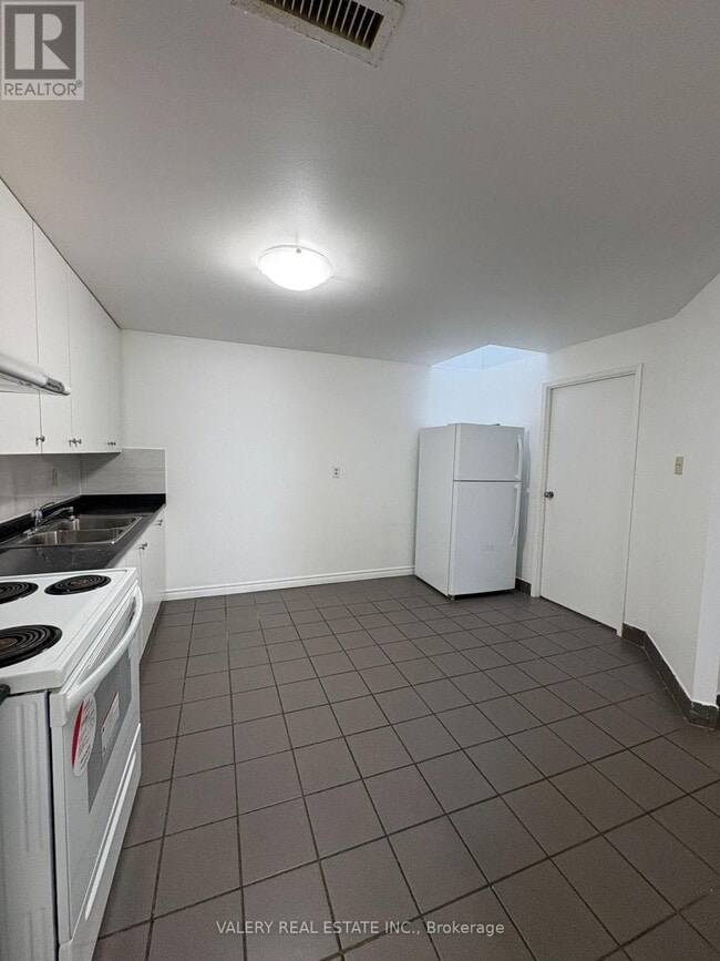 Photo - 603 Gerrard St E