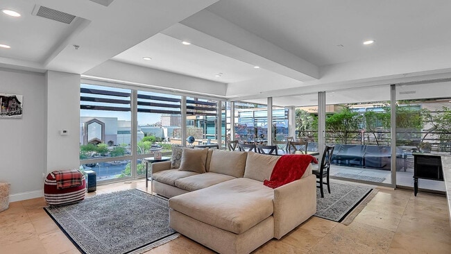 Building Photo - 7127 E Rancho Vista Dr Unit 5001