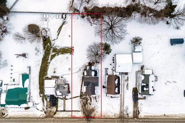 Photo - 1702 Lake St