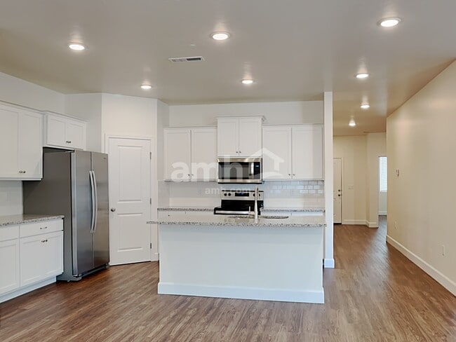 Photo - 1818 N Oconner Ave