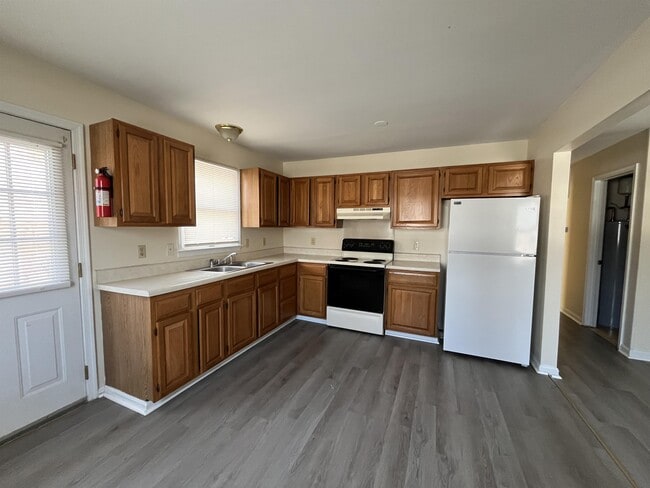 702 Thomas Ln Unit A