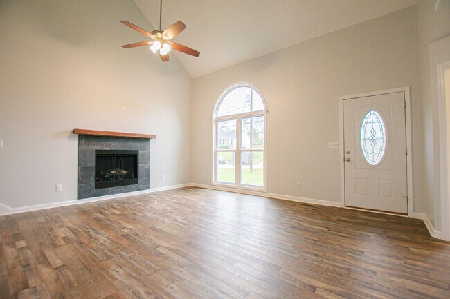 Photo - Pet Friendly Three Bedroom!