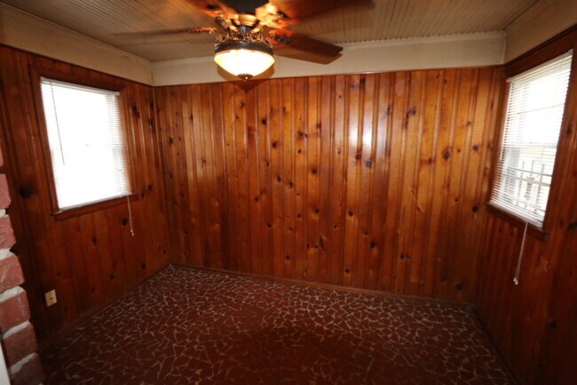 Photo - GREAT NEIGHBORHOOD - LOTS OF ROOM