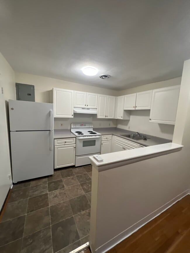 Photo - 14 Riverside St