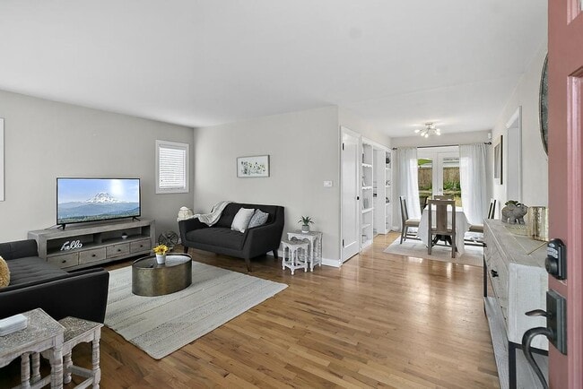 4506 N Ferdinand St