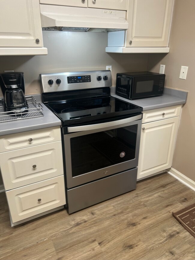 Photo - 407 Elmhurst Ave