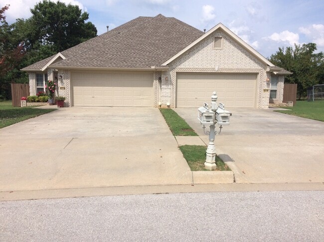 Photo - 6210 W Milliken Bnd