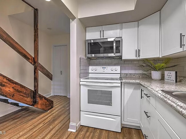 Photo - 115 Beechnut St Unit G9