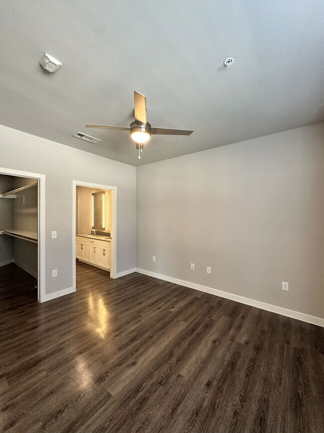 Photo - 5701 McKinney Pl Dr Unidad 4302