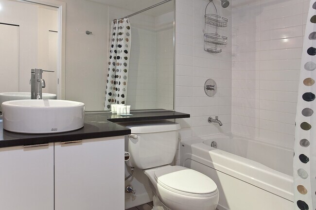 Photo - 233 Robson St