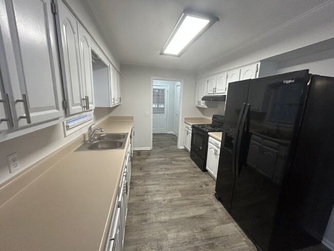 Building Photo - 100 Ridgewood Rd