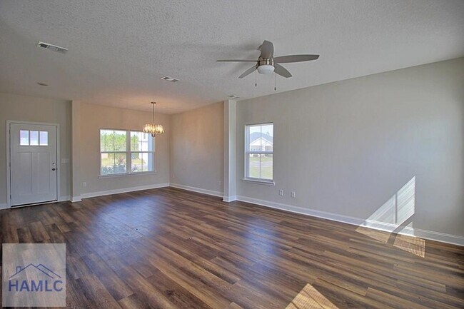 Photo - 180 Mcclelland Lp NE