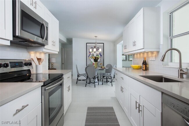 Photo - 2048 Harbor Ln