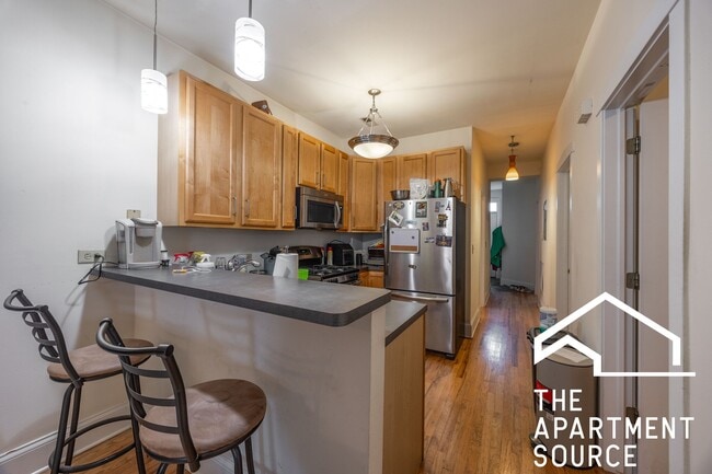 Photo - 1935 N Wood St Unidad 2R