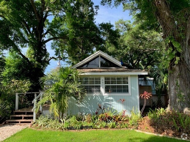 Building Photo - 2 Bedroom 2 Bath Annual Furnished Cottage ... Rental