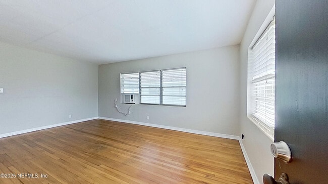 Photo - 1305 Lasalle St Unidad 4