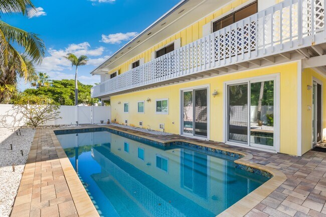 Building Photo - 200 Pilot St