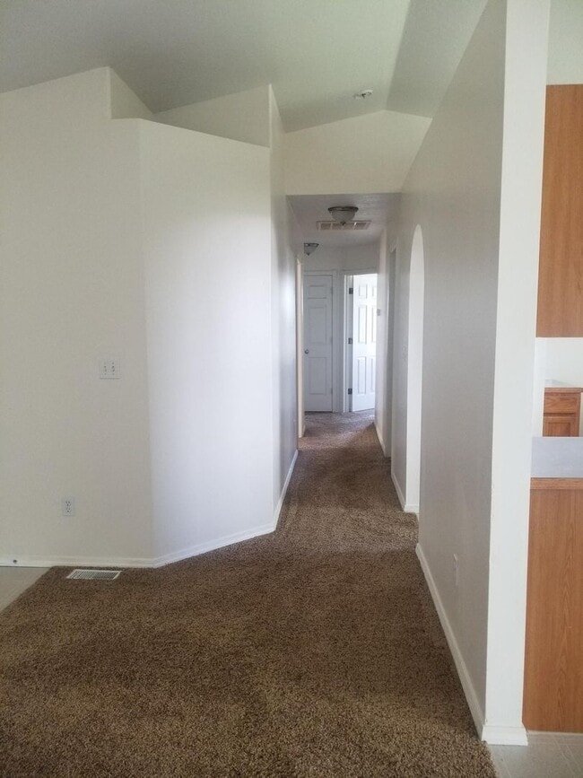 Great location 3 bedroom 2 bath home - Great location 3 bedroom 2 bath home