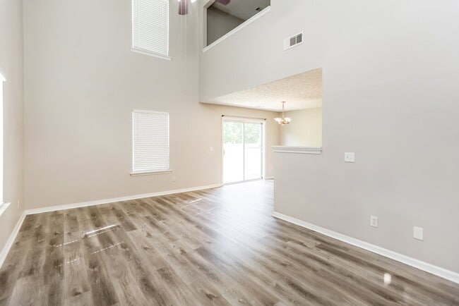Photo - 205 Silver Ridge Dr
