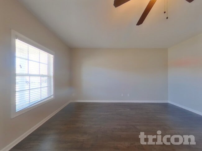 Photo - 920 Beverly Ct