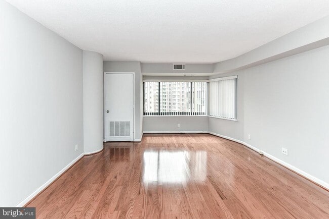 Building Photo - 900 N Stafford St Unit 1612