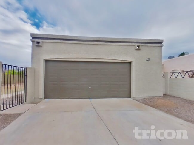 Photo - 630 E Jensen St