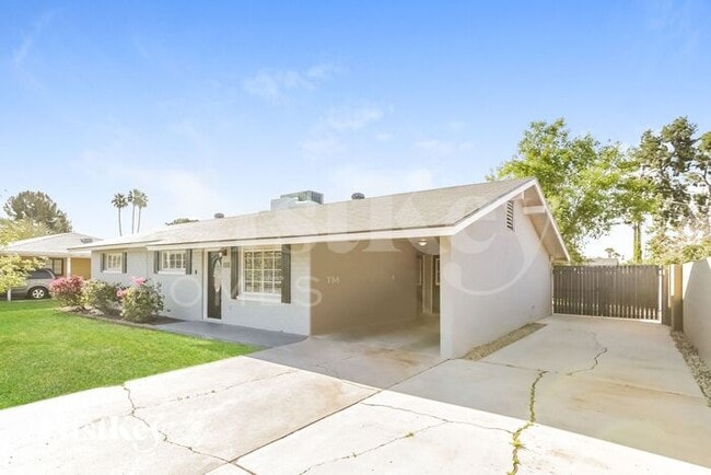 Photo - 2239 W Earll Dr