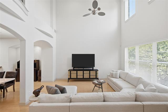 Photo - 8225 Short St