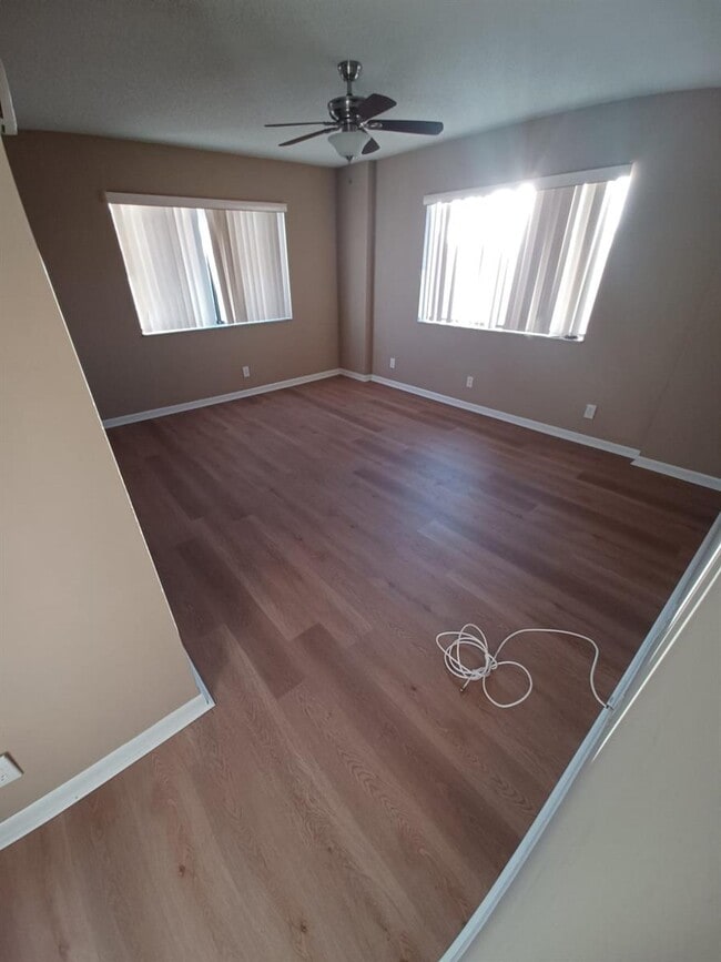 Building Photo - 8020 Hampton Blvd Unit 310 Rental