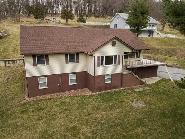 Building Photo - 28 Miller Hill Rd Unit Lower