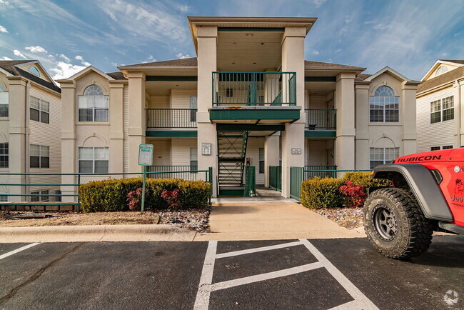 Building Photo - Fully Furnished Condo on Thousand Hills Go... Unit Bldg.6 2