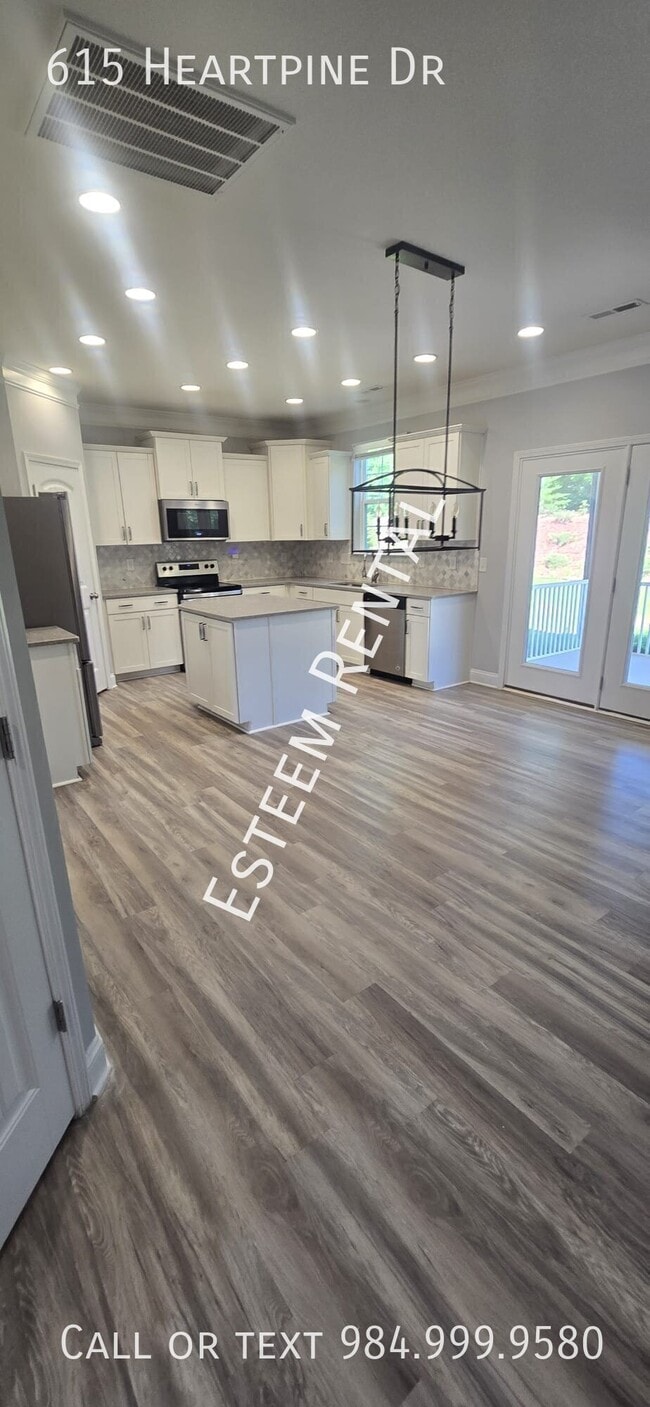 Photo - 615 Heartpine Dr